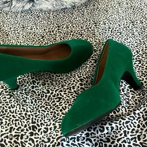 Green Velvet Heels WM 7.5 (lightly used)